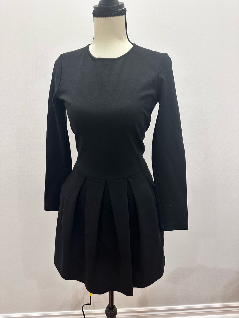 SUNDAY BEST ARITZIA Tartine Black Long-Sleeve Pleated Dress Size 4 - Picture 2 of 9